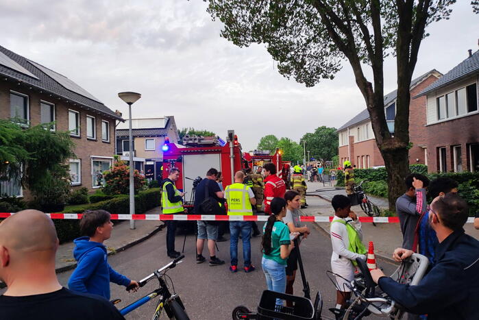 Woningbrand trekt veel bekijks van omwonenden