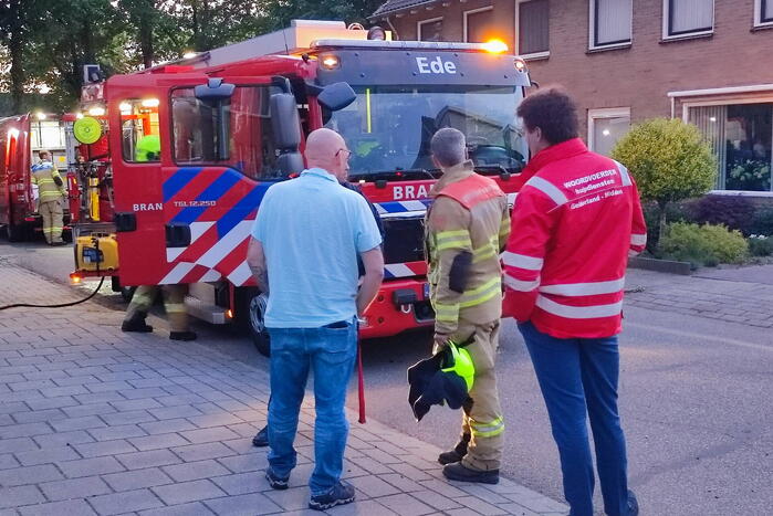 Woningbrand trekt veel bekijks van omwonenden