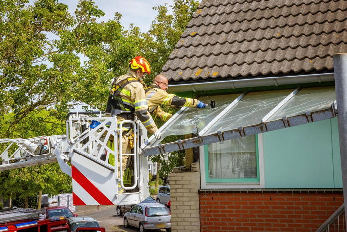 Schade aan woning na botsing met vrachtwagen
