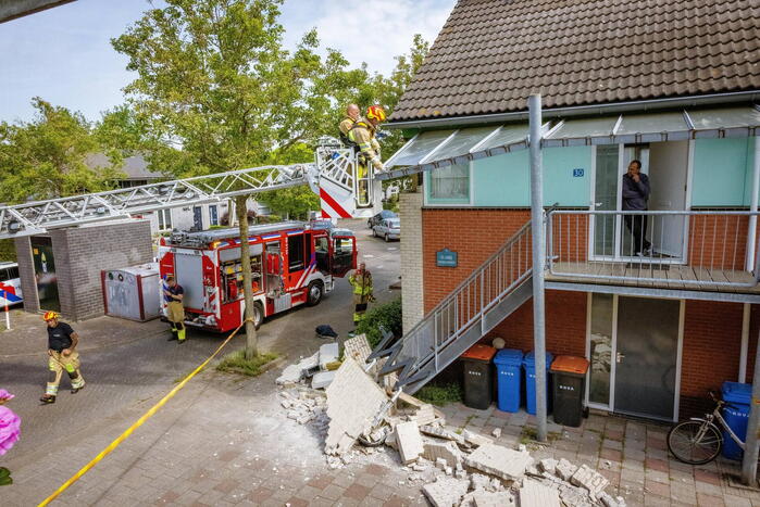 Schade aan woning na botsing met vrachtwagen