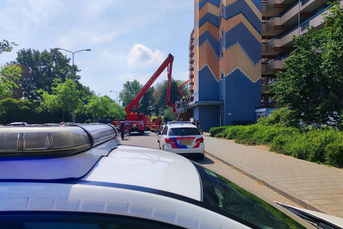 Persoon ernstig gewond bij val op dak flatentree