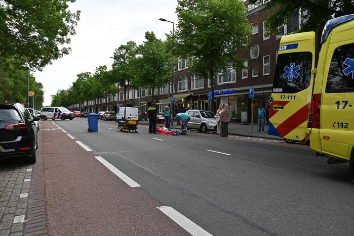 Vrouw gewond bij botsing met personenauto