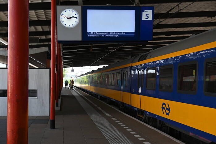 Geen treinverkeer richting Den Haag door aanrijding persoon