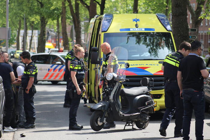 Scooterrijder gewond bij botsing met openslaand portier