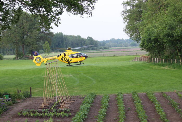Kind valt van trap traumahelikopter opgeroepen