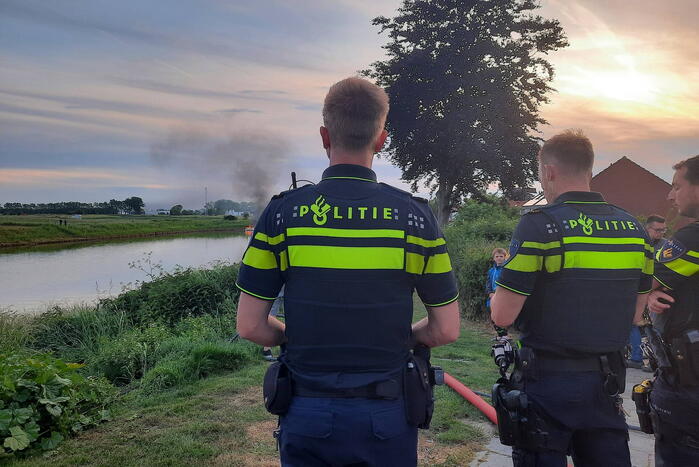 Boot brandt volledig uit