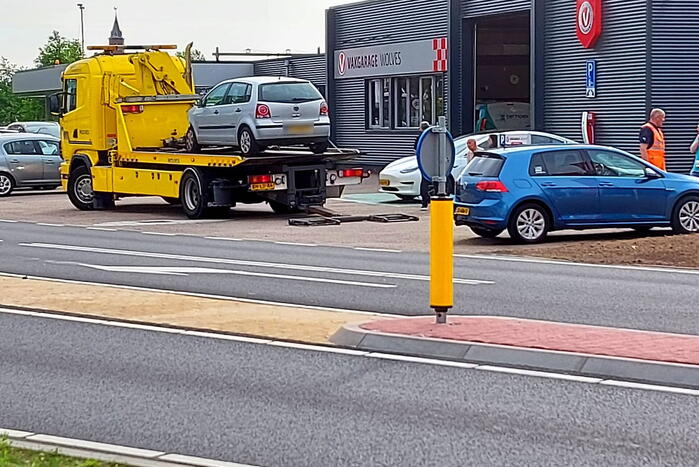 Personenwagen loopt schade op bij botsing