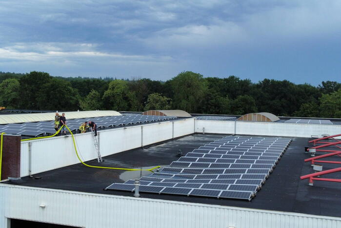 Dak staat op instorten door noodweer