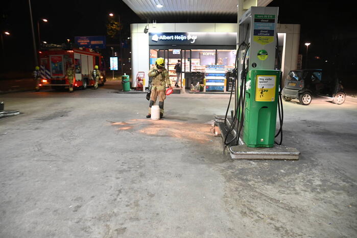 Auto vliegt in brand na verkeerd tanken