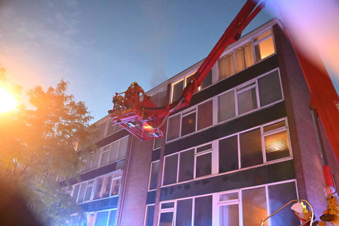 16 apartmenten ontruimd bij brand in kelder