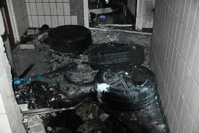 16 apartmenten ontruimd bij brand in kelder