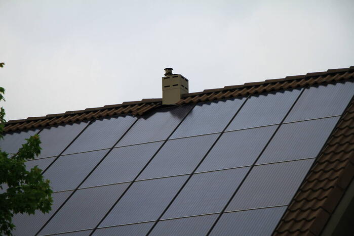 Dakpannen waaien van dak