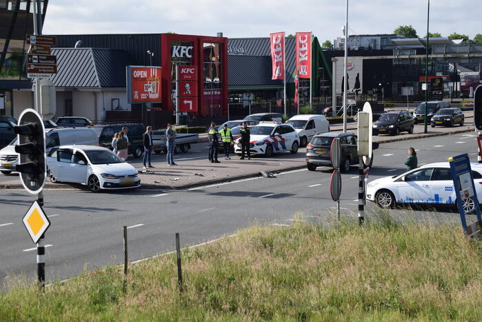 Flinke schade bij botsing op kruising van afrit A12