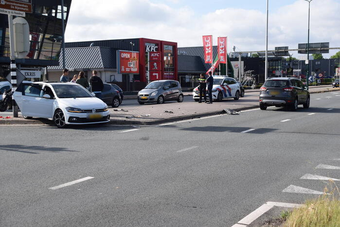 Flinke schade bij botsing op kruising van afrit A12