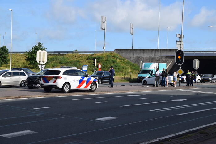 Flinke schade bij botsing op kruising van afrit A12