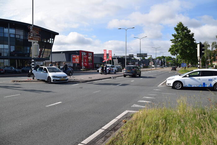 Flinke schade bij botsing op kruising van afrit A12