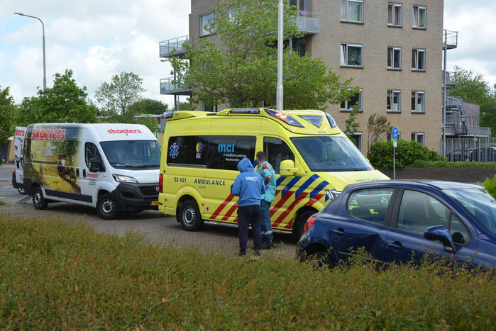 Scooterrijder gewond bij aanrijding met auto