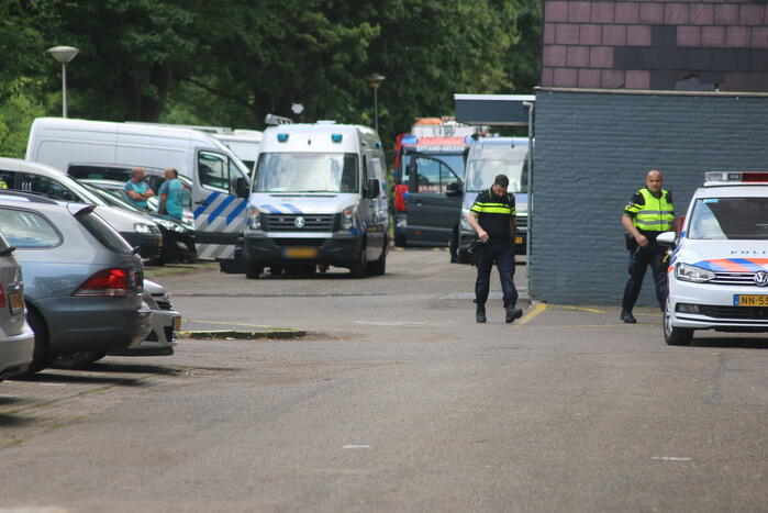 Explosieve Opruimingsdienst doet onderzoek naar voorwerp in auto