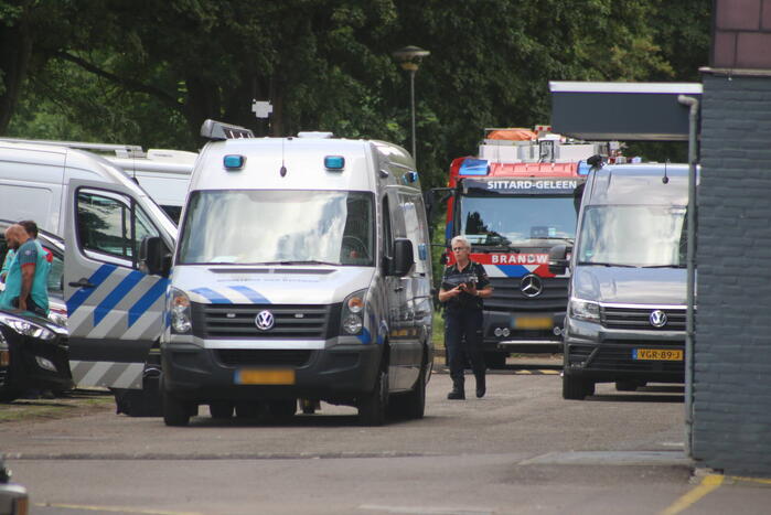 Explosieve Opruimingsdienst doet onderzoek naar voorwerp in auto