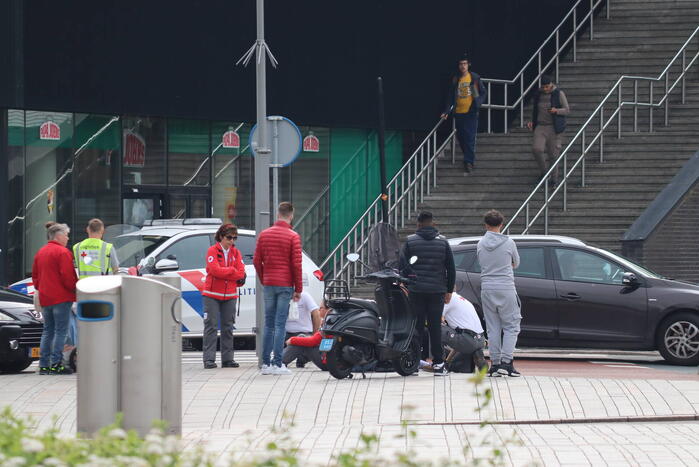 Scooterrijders gewond bij botsing