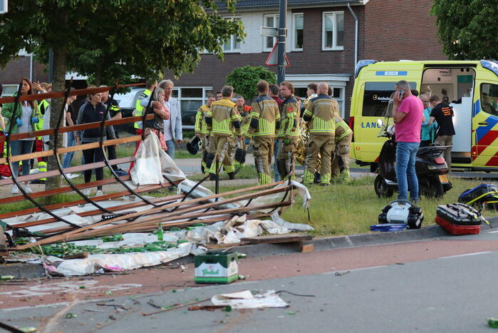 Meerdere gewonden nadat kampioenswagen kantelt