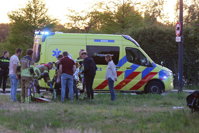 Meerdere gewonden nadat kampioenswagen kantelt