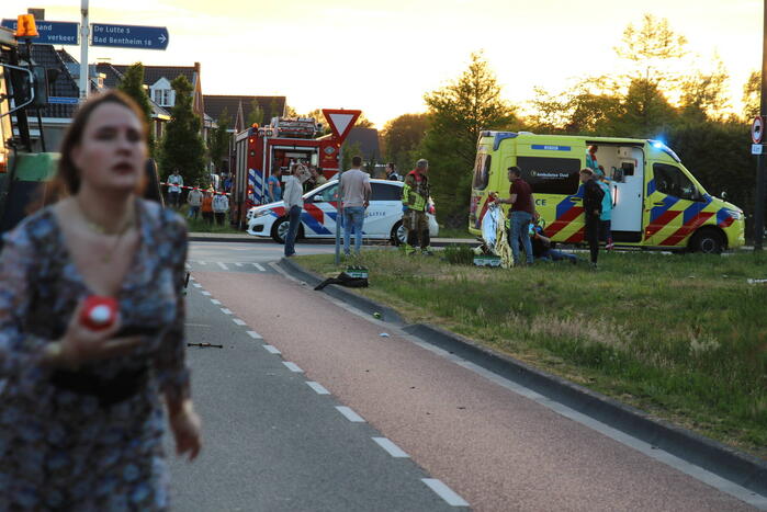 Meerdere gewonden nadat kampioenswagen kantelt