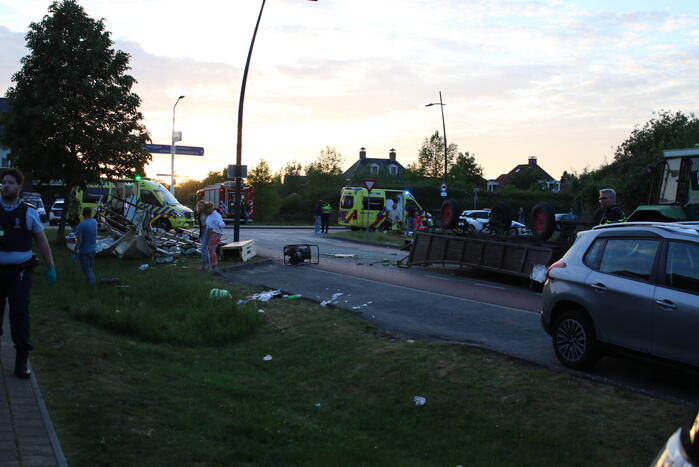 Meerdere gewonden nadat kampioenswagen kantelt