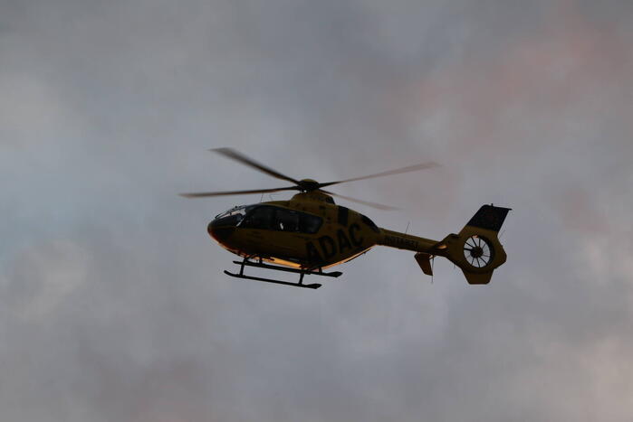 Meerdere gewonden nadat kampioenswagen kantelt