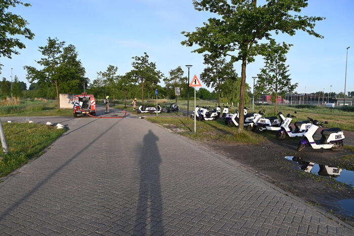 Vier deelscooters volledig uitgebrand