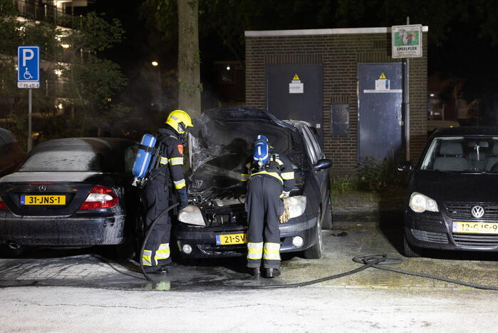 Brandstichting in geparkeerde auto