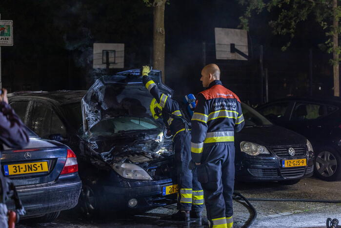 Brandstichting in geparkeerde auto