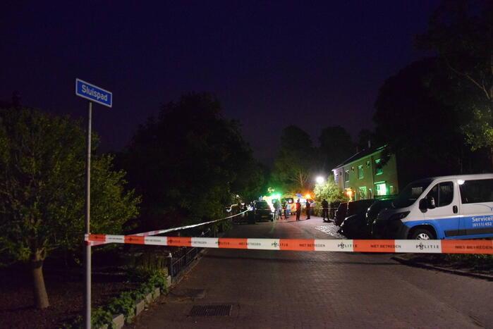 Vrouw op straat overgoten met zuur