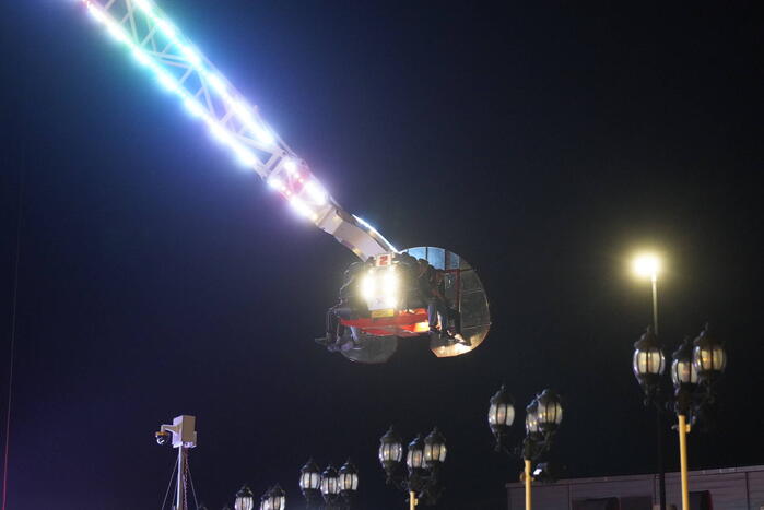 Personen vast in kermis-attractie op hoogte