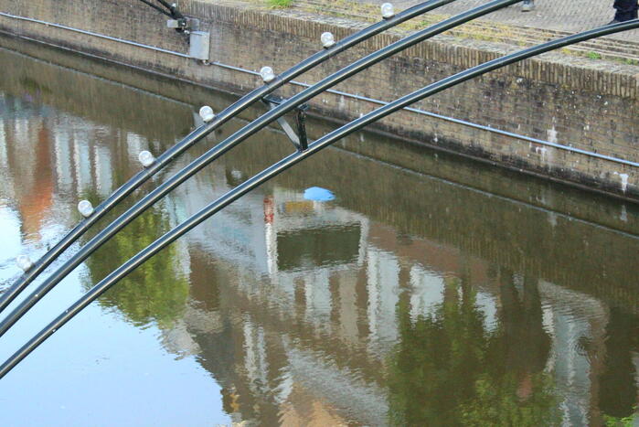 Overleden persoon in stadsgracht aangetroffen
