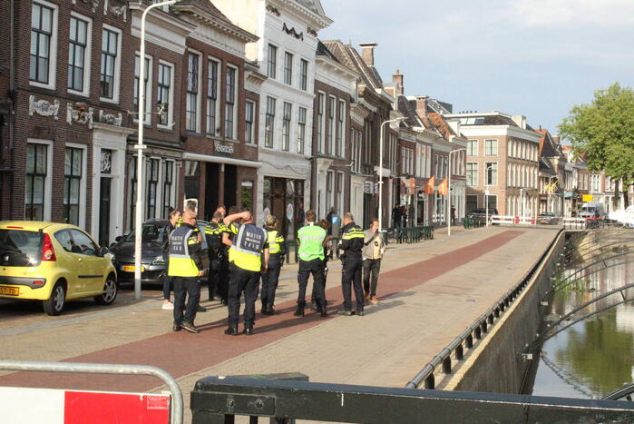 Overleden persoon in stadsgracht aangetroffen