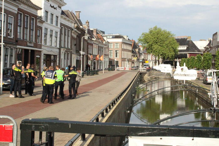 Overleden persoon in stadsgracht aangetroffen