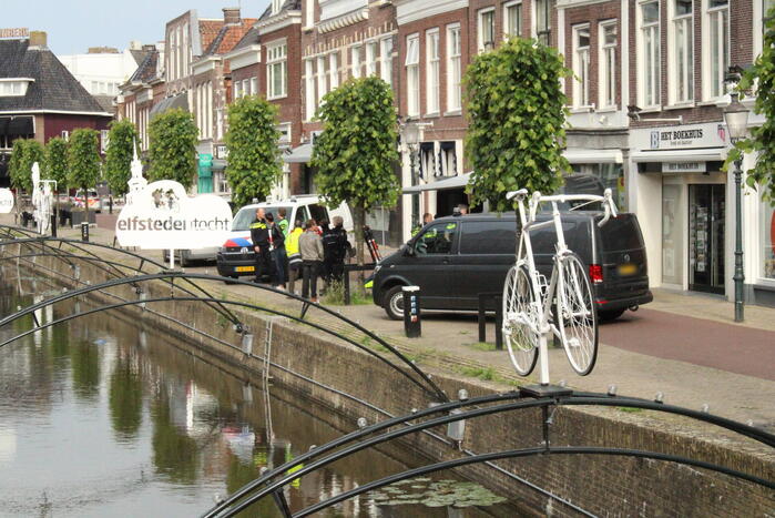 Overleden persoon in stadsgracht aangetroffen