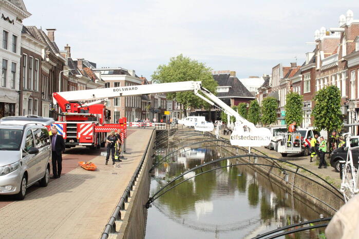 Overleden persoon in stadsgracht aangetroffen