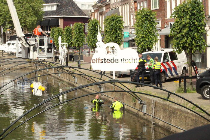 Overleden persoon in stadsgracht aangetroffen
