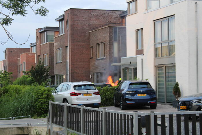 Hevige brand in elektrische auto