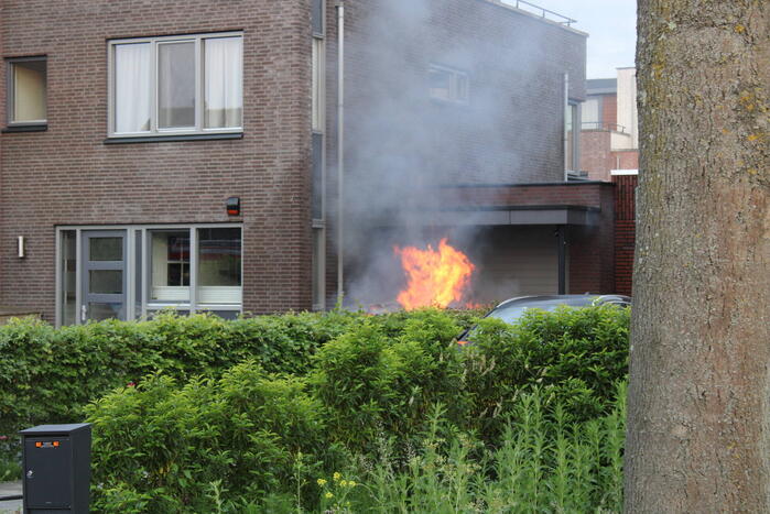 Hevige brand in elektrische auto