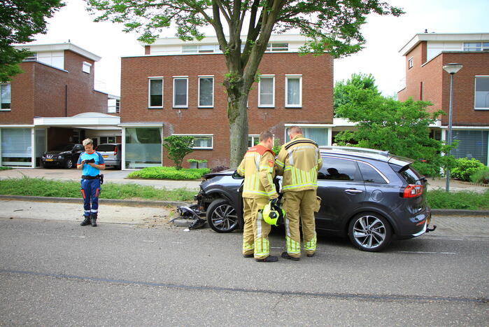 Automobilist eindig tegen boom bij St Jans Gasthuis