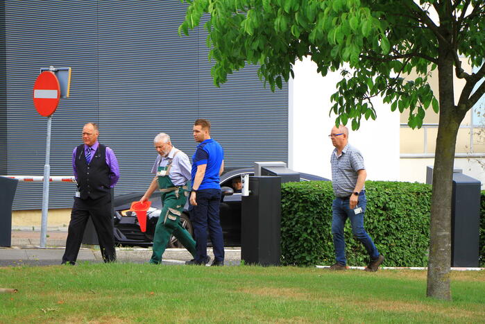 Automobilist eindig tegen boom bij St Jans Gasthuis