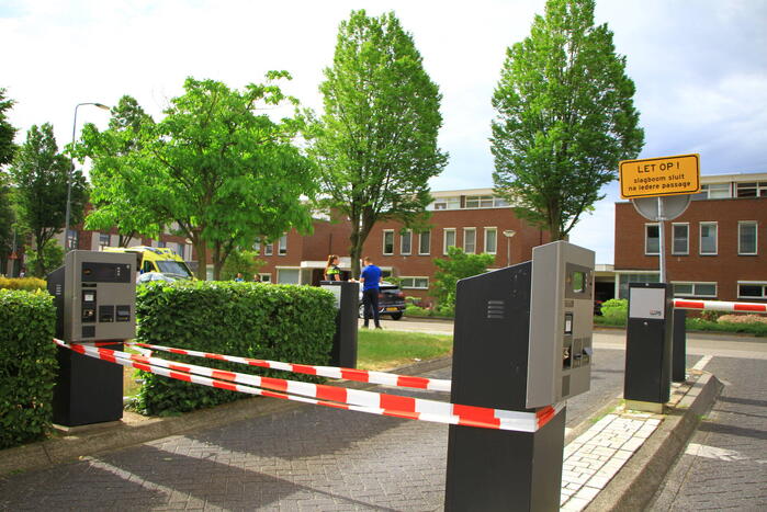 Automobilist eindig tegen boom bij St Jans Gasthuis