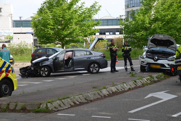 Flinke klapper na botsing op kruising