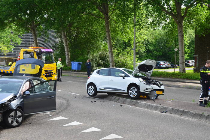 Flinke klapper na botsing op kruising