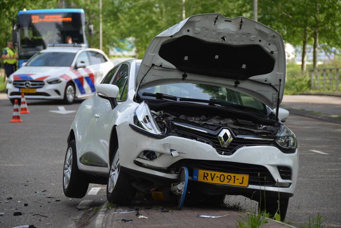 Flinke klapper na botsing op kruising