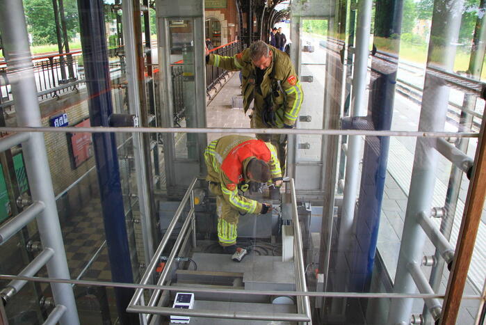 Wederom personen vast in lift NS-station