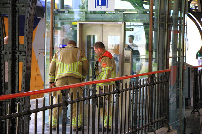 Wederom personen vast in lift NS-station